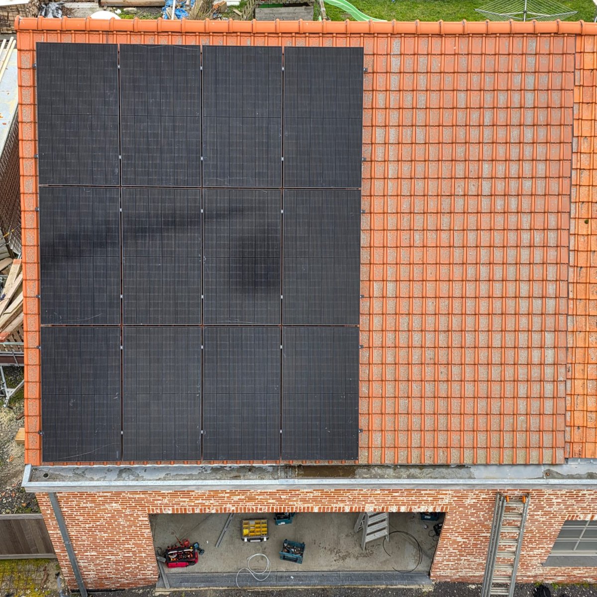 Project Complete energieoplossing voor vandaag en morgen in Poperinge - JJ Electric zonnepanelen en domotica installatie